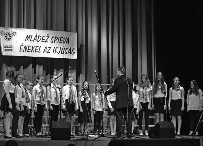 Ebben az évben versenyen kívül léptek fel. Karnagyuk PaedDr. Gabriel Kalapoš sokak számára példakép lehet, hiszen nemcsak a kórusért él, de minden egyes tagjáért.