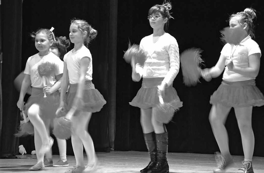 2016/1 OSVETÁR NÉPMŰVELŐ 5 Tanečnice z CVČ Veľký Meder - Move and jump team - A Nagymegyeri Szabadidőközpont táncosai Kiemelte a tudatosság szükségességét, azt hogy az irgalmasságnak mindennapi