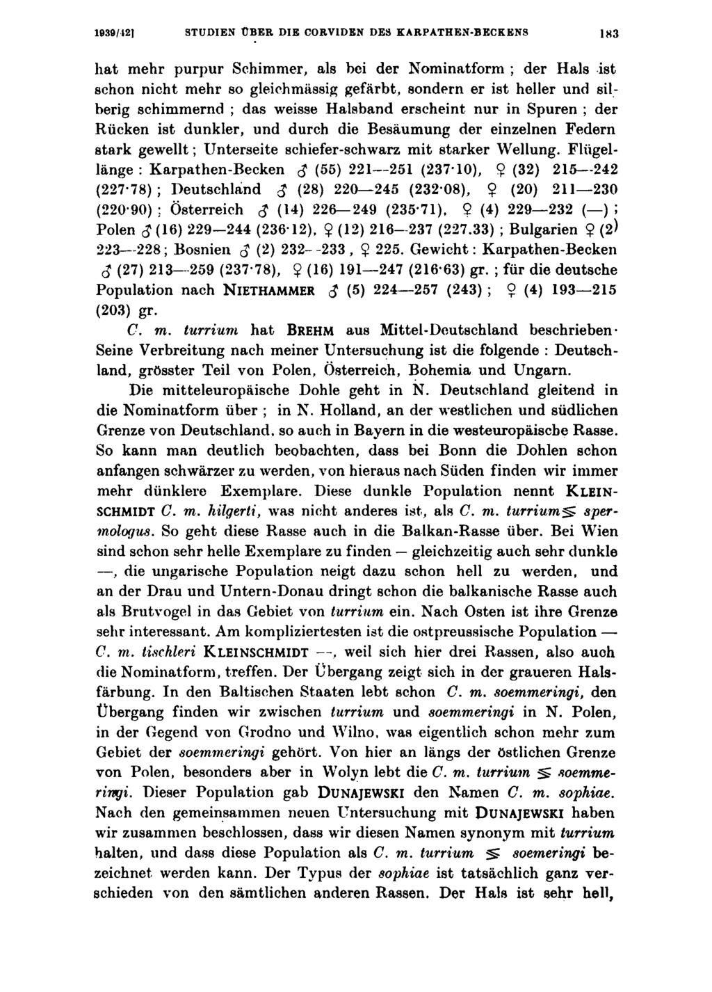 1939/12] STUDIEN ÜBER DIE CORVIDEN DES KARPATHEN-BECKENS 183 hat mehr purpur Schimmer, als bei der Nominatform ; der Hals ist schon nicht mehr so gleichmässig gefärbt, sondern er ist heller und