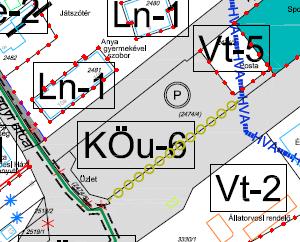 Az Ifjúság útja túloldalán a lakótelep épületeinek helyet adó közterület található.