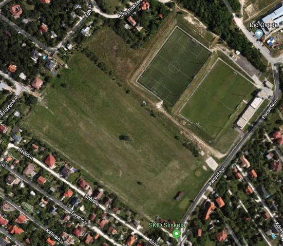 A sportpályák a Sportközpont harmadik ingatlanján kerültek kialakításra, a 1187/2. hrsz.-ú telken, amelyet jelen módosítás nem érint.