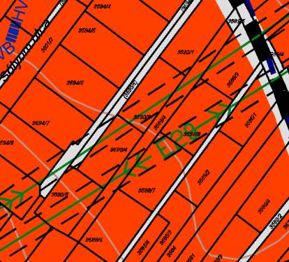 Kavicsos dűlőről délnyugati irányban húzódik a 805 m 2 -es 3589/4. hrsz.-ú ingatlan. A keskeny telek utca felőli végében egy kis lakóépület áll.