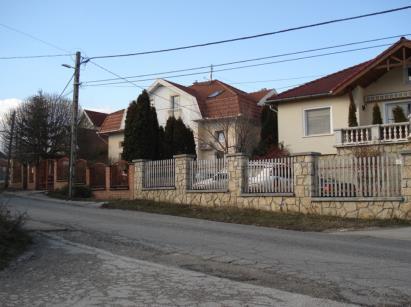 2); Hatályos TSZT Hatályos SZT Az övezeti átsorolásra javasolt lakótelek-sor a Kőbányai út északi oldalán Az előző