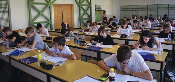 Ezért a gazdag lehetőségért azoknak a lelkes kémiatanároknak és egyetemi oktatóknak, volt sikeres versenyzőknek kell hálásnak lennünk, akik felismerik az érdeklődő és tehetséges diákokat, biztatják