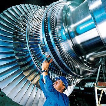 Villamosenergetika és biztonságtechnika A 2.5. ábra egy gőzturbina lapátsorait szemlélteti. 2.5. ábra: Gőzturbina lapátsorai Az alkalmazott gőzturbina típusa nagy mértékben befolyásolja a villamos- és a hőhatásfokot.
