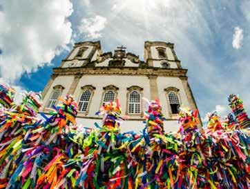 Este fakultatív Rafain-show: grill büfévacsora egy tipikus brazil étteremben, melyet különböző latin-amerikai országok zenéjét es népművészetét bemutató folklór műsor követ. Szállás Foz do Iguacuban.