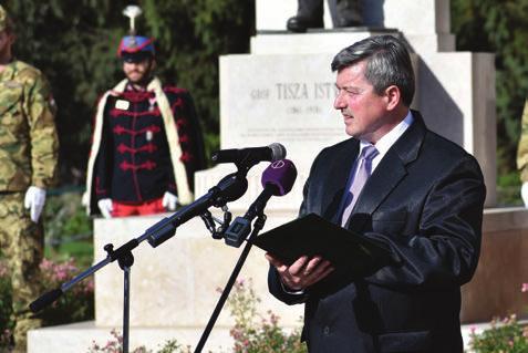 beszédében Pósán László, az Országgyűlés Kulturális Bizottságának fideszes elnöke a meggyilkolt korábbi miniszterelnök szobránál tartott koszorúzáson.