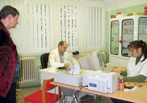 Háziorvosi praxisok Magyarországon Praxisok száma 6800 körül (ebből tartósan betöltetlen: 140-200) Kb.