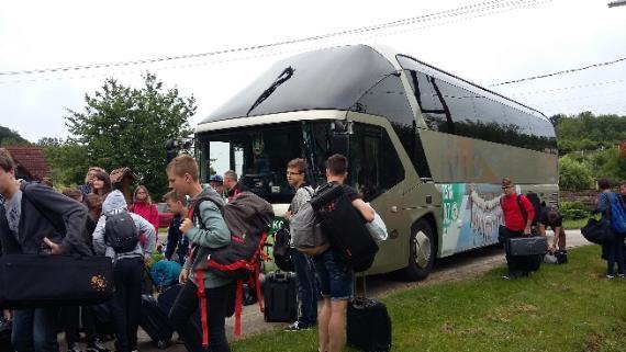 Június 22-én indultunk el a Kölcsey iskola elől, majd egy órás utazás után meg is érkeztünk a táborhelyhez.