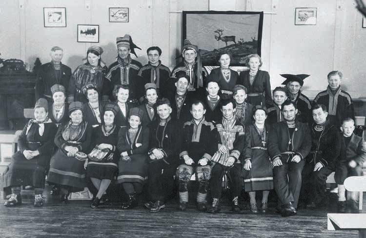 Norgga Boazosápmelaččaid Riikkasearvvi jahkečoahkkin1953 Sámi S entralsearvi, mii lei vuođđuduvvon 1919 ja lei buot sápmelač čaid várás, hávkkai moadde jagi maŋŋá dáruiduhttinbiekka sisa.