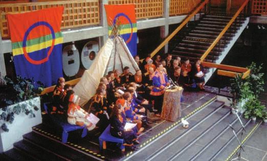 doaibmagoahtit namain Sámediggi. Govva čájeha Sámedikki rah pamis Ohcejogas 1996.