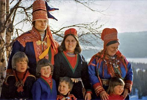 Headjagovva 1981. Ole Heandarat, Lajla ja Sara, Ole Heandaraga eadni. Mánát: Markus Mattsson, Sara Marja, Nils Anta Samuel ja Anna Skielta.