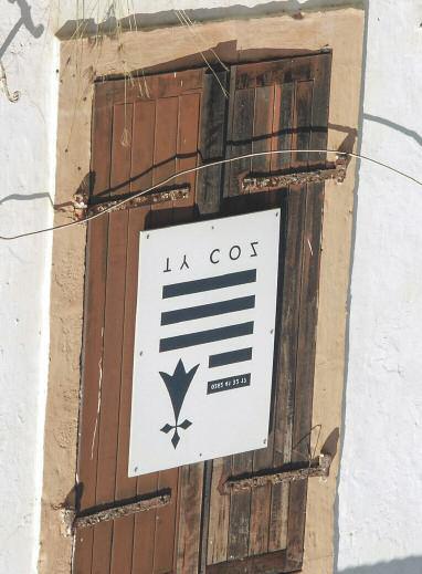dou demeurañsou kaer a oa bet savet da loja anezo, unan a zo en iñvantor o hortoz beza klaset. Abaoe 1948 eo êet ar mammennou da hesk, med chomet eo ar gêriadenn en he stad.