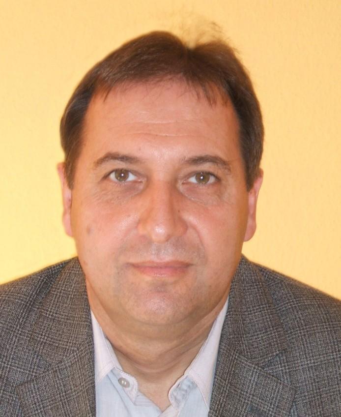 . ÉVI OSSZÚÁVÚ CSAPABAJNOK MAGYAR LÁSZLÓ AIÓFALU, Szentendrei út. elefon isztelt Sorttársak! Magyar László vagyok, -ban születtem. ahitótfalun élek feleségemmel és két fiammal.