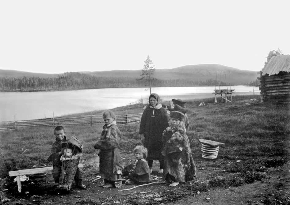 Báikki ássit Meneš-Ánde 1800-logu loahpas Čoađgejávrri gáddái fárrii guolásteaddjisápmelaš Ánde Juhánabárdni Morottaja dahjege Meneš-Ánde (1855 1907) eamidiinnis Irján-Máhte Ánnáin ja mánáidisiguin.