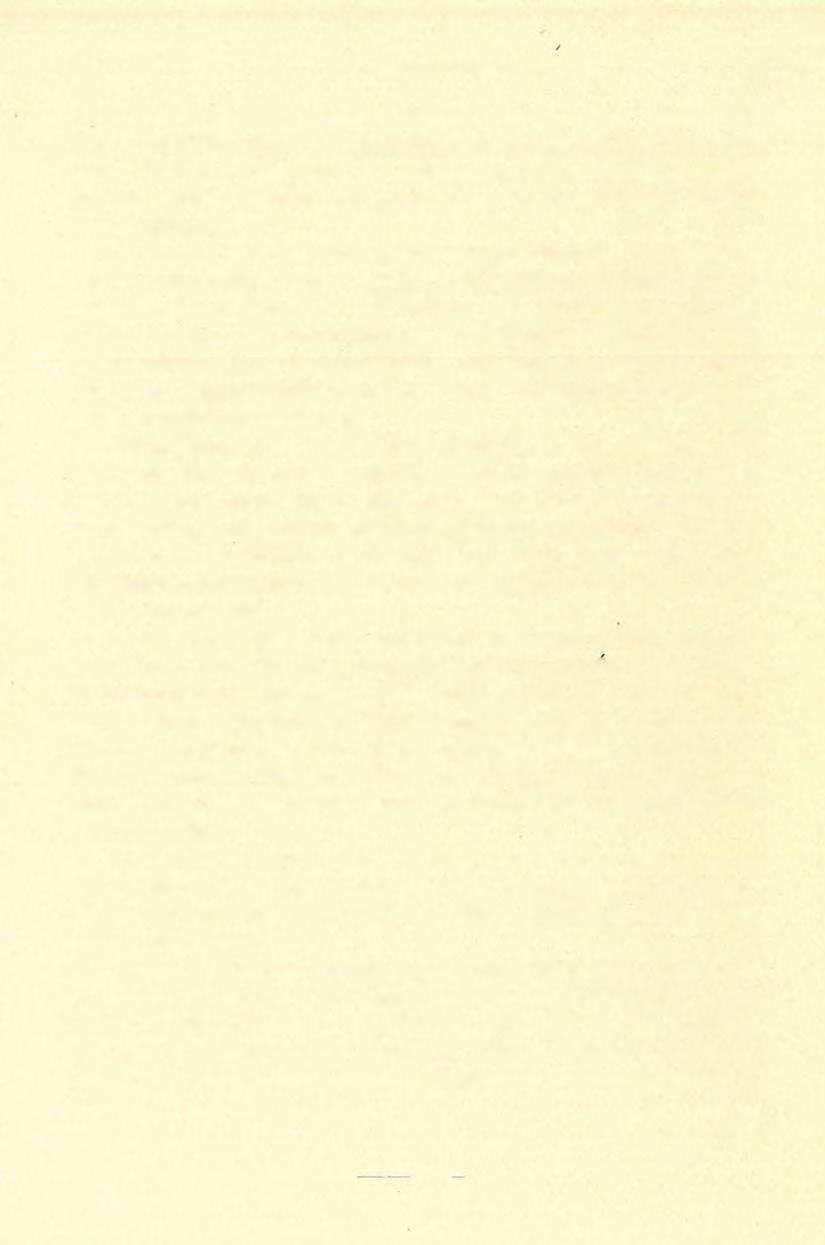 (3 1 ) FELVÉTELI JELENTÉS. 137 dolgunk, melynek eredete iránt a legkisebb kétségünk sem lehet. Morénánk körvonalait egykor egy másodrangú kis glecser töltötte ki, a mely 1700 *y-nél lejebb nem jutott.