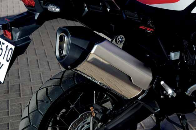 A hét tartományban állítható HSTC (Honda Selectable Torque Control, magyarul Honda Állítható Nyomatékszabályozó) segítségével a pilóta