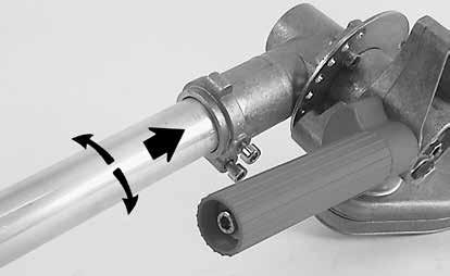FIGYELEM - Amikor kihúzza a csőből a kúppárt, lehet hogy az erőátviteli tengely (B, 2. ábra) is kijön; ha ez előfordul, vissza kell tenni. Az erőátviteli henger a csőből csak kb.