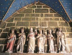 Diskaret e oa bet ar c hastell hag ar ramparzhioù e 1420, da vare an dug Yann V, ha freuzet e voe da vat dre urzh Richelieu er XVII vet kantved.