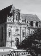 Diouzh o zu ez a kenwerzhourien, artizaned ha bankourien d en em staliañ war an duchenn a zo a-us an traoñienn. En XIII vet kantved e lakaas Raoul III, baron Felger, sevel ramparzhioù tro-dro da gêr.