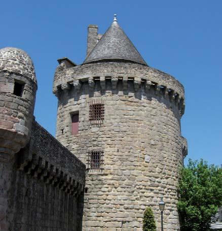 E bro an Oriant n eus nemet en Henbont ma c haller gwelet ur voger-dro eus ar Grennamzer, ha daoust d an distrujoù e-kerzh an eil Brezel-bed ec h adkaver eno un diverrañ eus ul lodenn vat eus istor