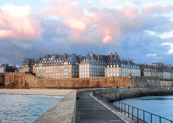Roazhon, "Breizh er gêr-benn", zo war-hed div eurvezh diouzh Pariz gant an TTB, a ginnig pinvidigezh hec h istor a bad abaoe 2 000 bloaz dre he glad adsavet, merket gant Breujoù Breizh, hag a rann