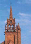 Emañ an darn vrasañ eus ar savadurioù, anezho monumantoù ha tiez-annez kozh neuziet-kaer e greunvaen, en-dro d ur blasenn hir ma kaver ul lodenn vat eus ar stalioù-kenwerzh kantvedoù zo.