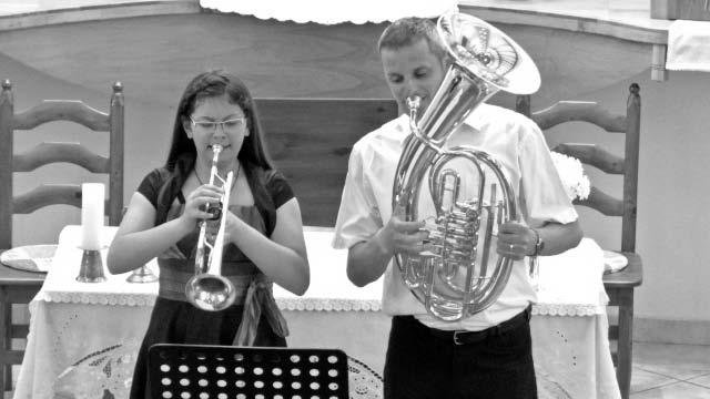 5. oldal Jeremiah Clarke: Trumpet Voluntary című művét hallhattuk. Rózsa Dorina Mike Hannickel: In a French Cafe című darabját játszotta el.