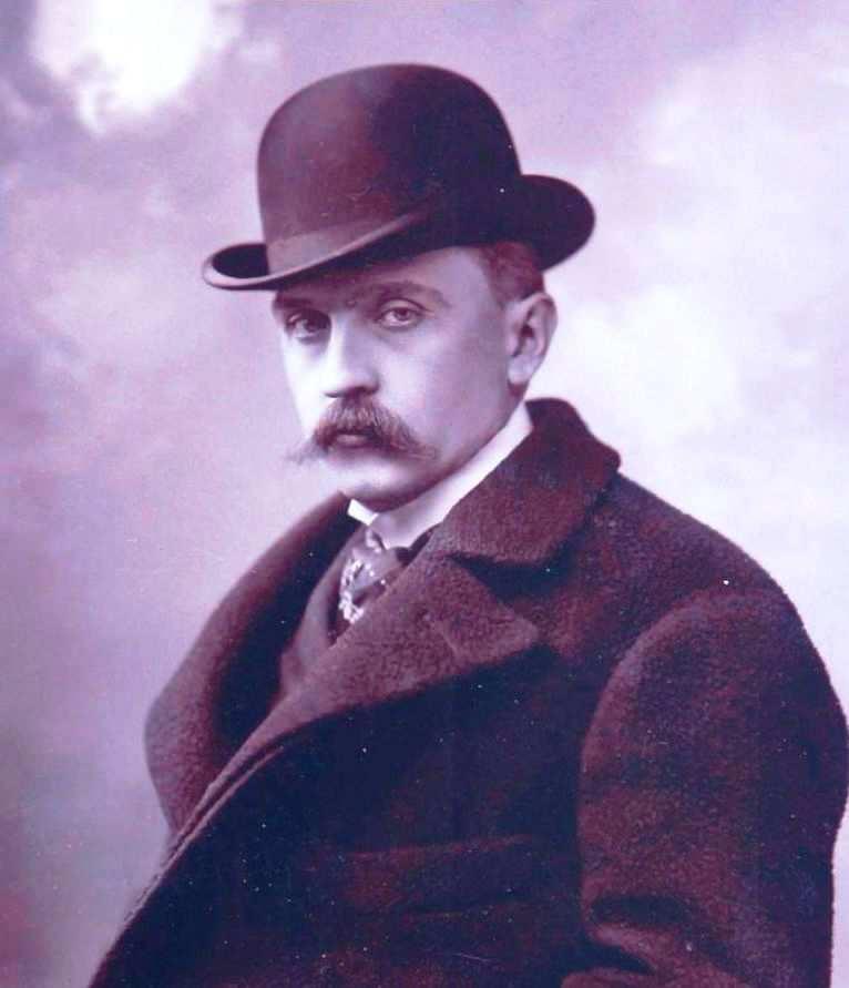 Aggházy Károly 1910 körül Aggházy viszont túl korán tért haza, családot alapított, és első feleségétől öt, majd a másodiktól egy hatodik gyermeke született.