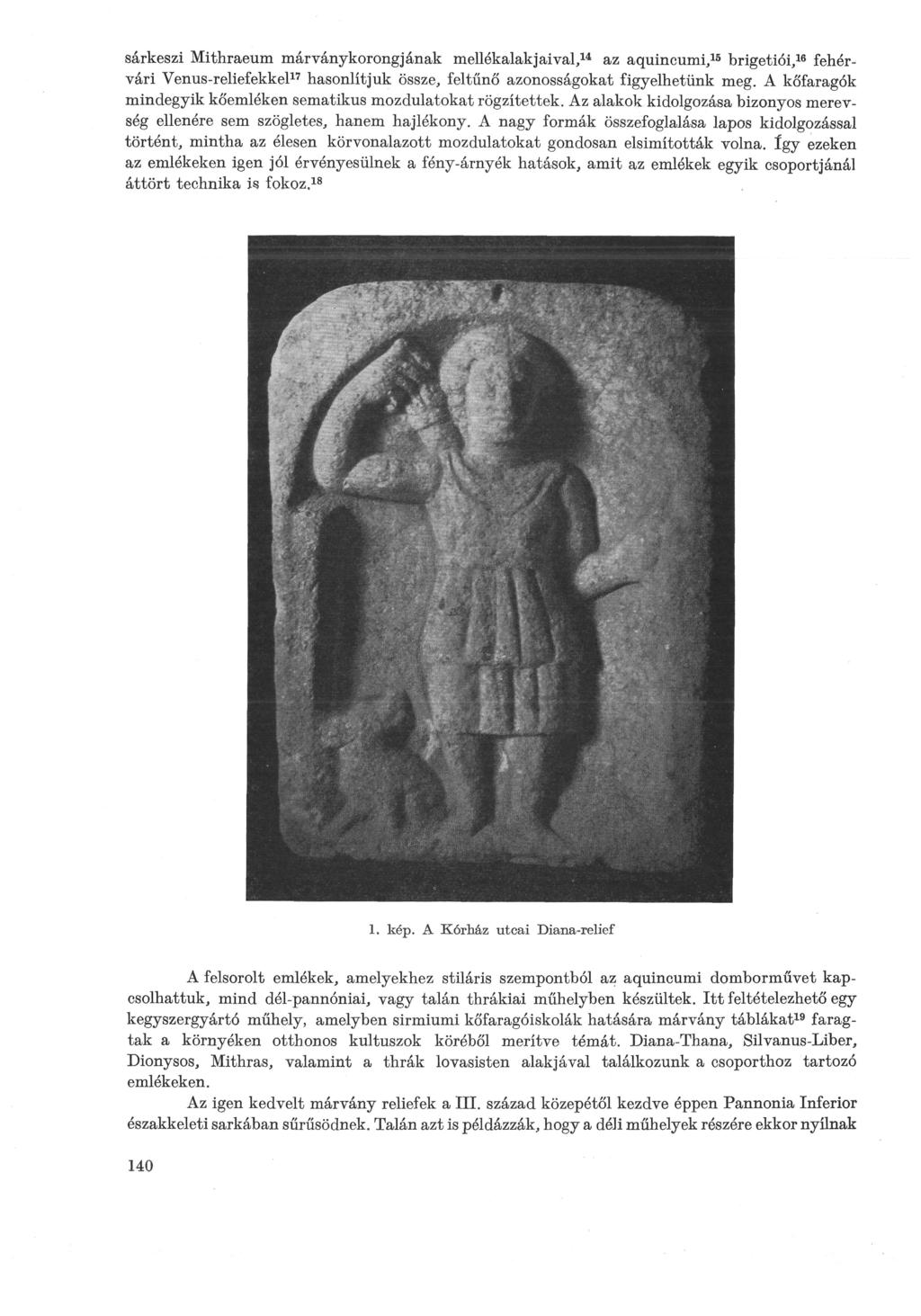 sárkeszi Mithraeum márványkorongjának mellékalakjaival, 14 az aquincumi, 15 brigetiói, 16 fehér vári Venus-relief ékkel 17 hasonlítjuk össze, feltűnő azonosságokat figyelhetünk meg.