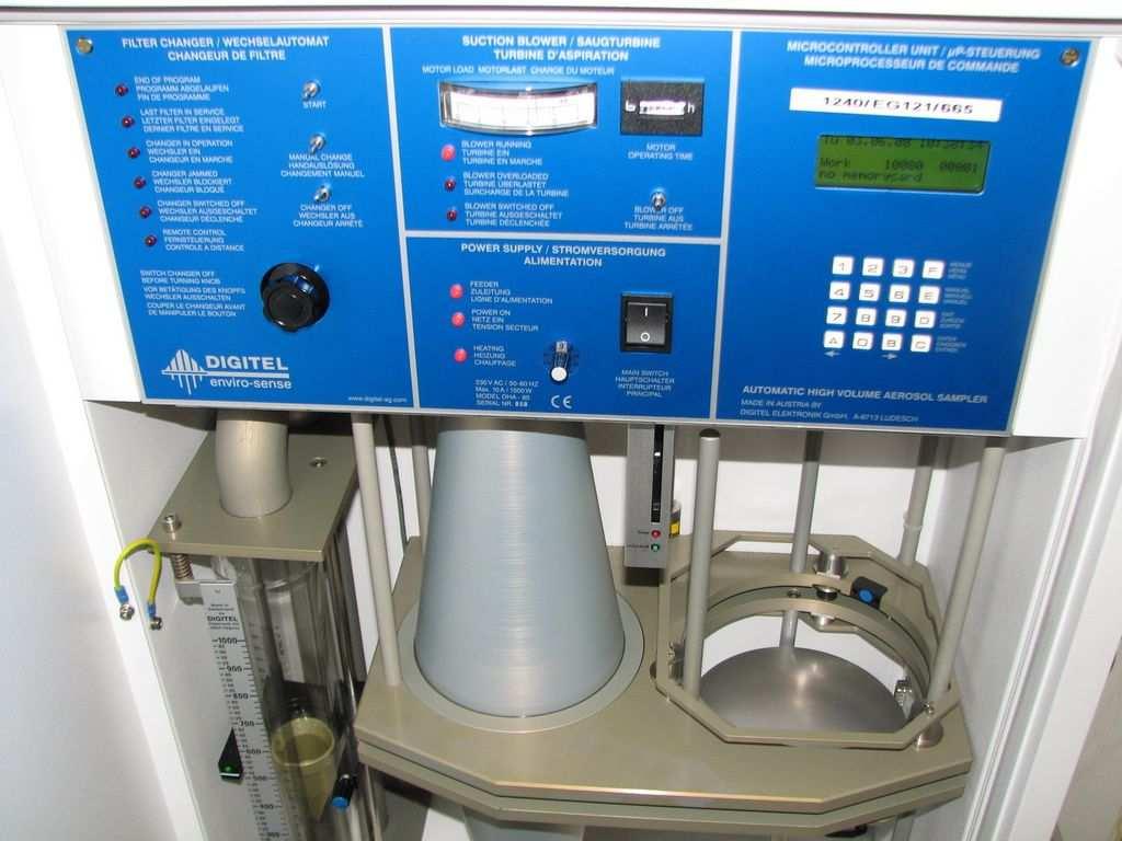 nagytérfogatú mintavevővel. A mérések során Whatman QM-A típusú, 150 mm átmérőjű kvarcszálas szűrőt használtunk, amit a mintavétel előtti napon előkezeltem.