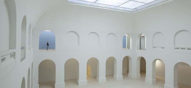 Ar Patio Mirdi an arzoù e Naoned C. Clos Chapel an Orator War blasenn an Orator emañ, ha savet e oa bet er 17 vet kantved. Er penn kentañ e oa Chapel an Orator ur savadur relijiel.