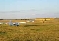 Repülés Hajdúszoboszlón Aeroclub Hajdúszoboszló 4200 Hajdúszoboszló, Repülőtér Telefon: 30/636-1698, 30/915-2033 E-mail: airport.hajduszoboszlo@gmail.