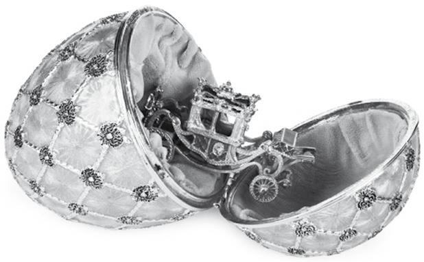 8. ÉVFOLYAM 4. A gyűjtemény néhány darabja Tyúktojás (1885) A legelső Fabergé-tojás.