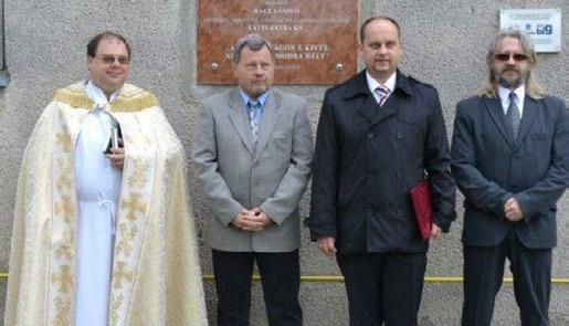 Ahogy azt már korábban említettem, az alapiskolai tanulmányait Domin István is az izsai iskolában vétu svoj každodenný život a dennodenne pracuje pre jej dobro.