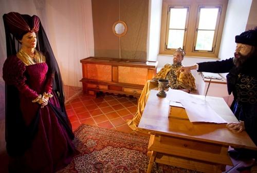Kalandozás a Báthori Várkastélyban Ki volt pontosan Báthori Erzsébet a vérgrófnő? Halott már róla? Története csupán legenda vagy valós esemény? Derítsen fényt a rejtélyekre!