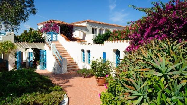 SZÁLLÁSLEÍRÁS Szardínia, Baia Sardinia Szálláskód: