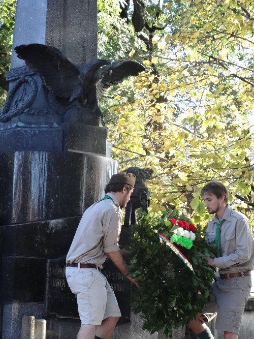 Az éppen csak megszilárdult magyar államot előbb a tatár, aztán a török rohanta le, de őseink azon elkötelezettségét, mely szerint a magyarságnak be kell tagozódnia a nyugati
