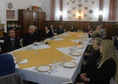 comandante del ejército de Transilvania, se dedicó con especial interés a describir a la persona, su destreza física, su facilidad de aprendizaje tanto en las ciencias exactas como las sociales y sus