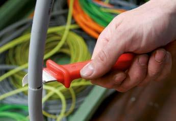 felfüggesztéshez EN 60900 szabvány szerint szár: króm-vanádium-molibdén acél, teljes hegy feketített markolat: ergonomikus kialakítású háromkomponensű műanyag markolat markolatban lyuk a