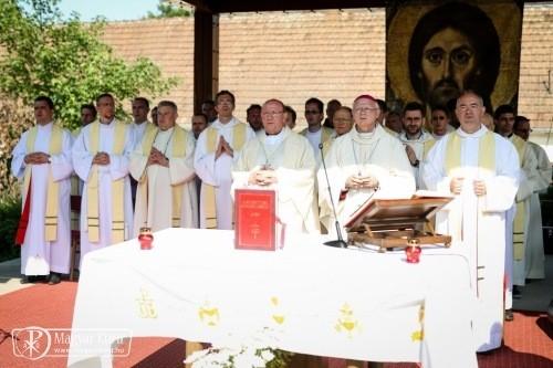 A találkozó délutánján a szentmisét Varga Lajos váci segédpüspök mutatta be, mások mellett Palánki Ferenc püspök koncelebrálásával.