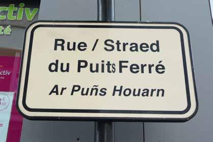 Si une limite actuelle entre les deux langues est située de Plouha à la presqu île de Sarzeau le breton a été parlé plus à l Est comme en témoigne le nom des communes de Saint Malo, Langouet,