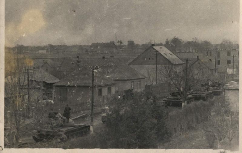 BEREGSZÁSZ ÉS KÖRNYÉKE AZ 1956-OS FORRADALOM IDEJÉN 299 A lakosság számára érthetetlen volt az is, hogy amikor a rádió bejelentette, hogy megkezdődött a szovjet csapatok kivonása Magyarországról,