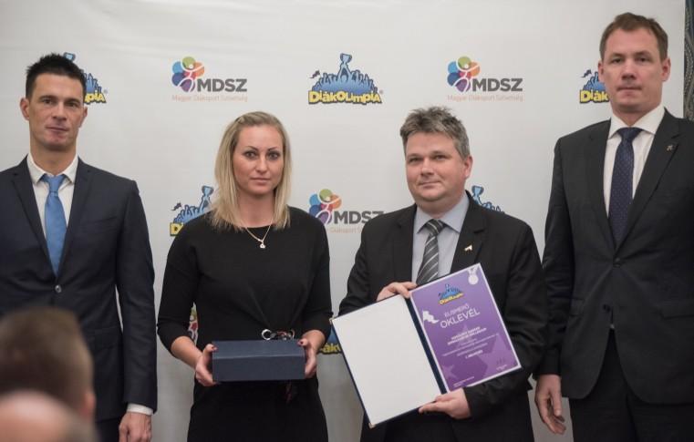 A Noszlopy iskolát és Padányi tanárát is díjazták vehirsport.