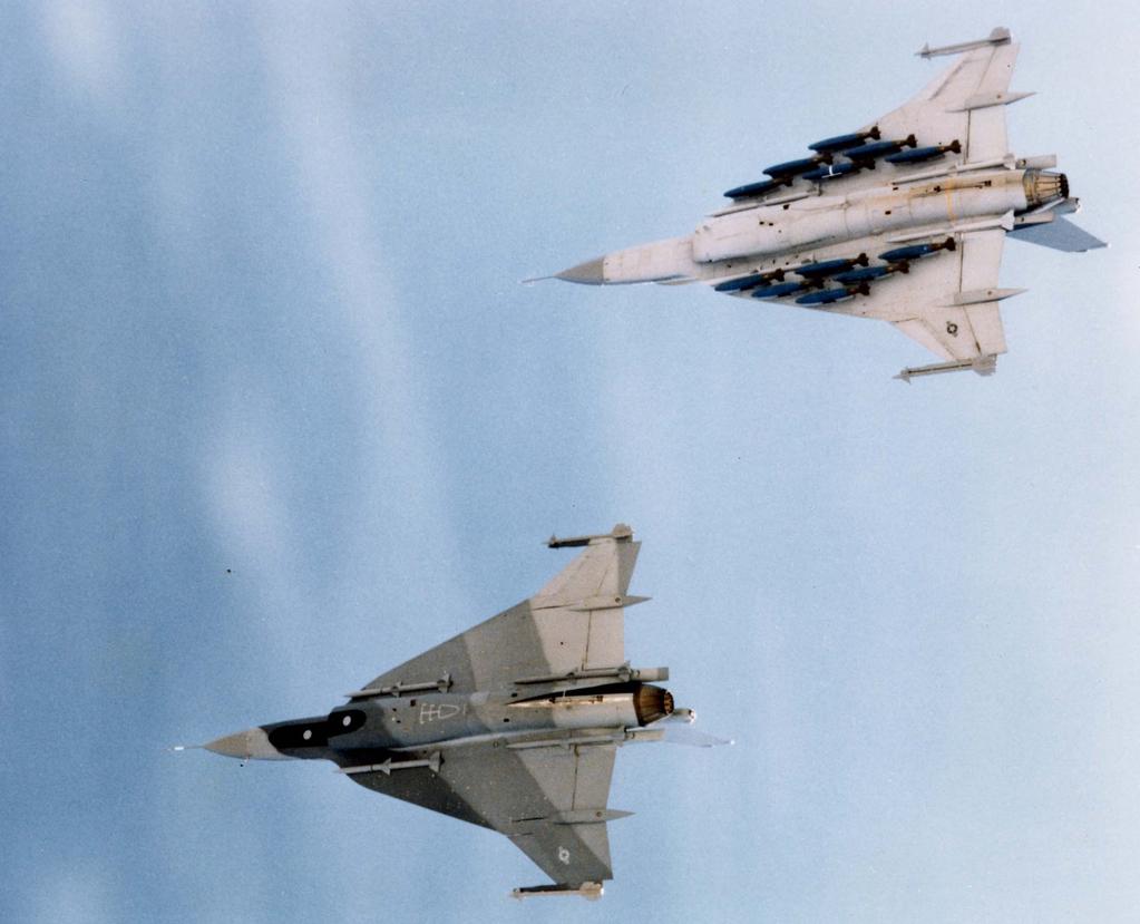 Az F-16XL géppár (a kétüléses gépen megfigyelhető az ellenfél megzavarására szolgáló festés) 1.