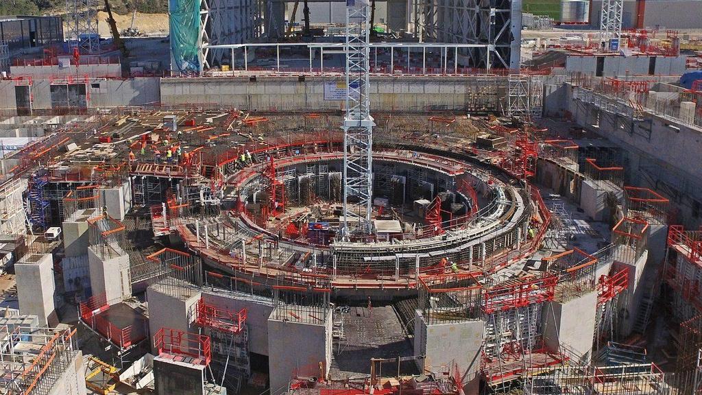hogy az ITER építési tapasztalatait felhasználják. Így lehetővé válhat a fűtések hatásfokának javítása és a leállási idők minimalizálása nagy, cserélhető elemekkel.