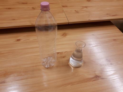 9. Gáztörvének vizsgálata Kísérlet: A PET palackba öntött meleg víz segítségével demonstrálja a palackban lévő gáz-vízgöz nyomása, térfogata és hőmérséklete közti összefüggést!