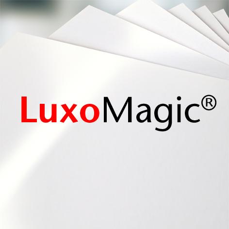 LuxoMagic A LuxoMagic famentes, fehér, mázolt finompapír sima, magas fényű felülettel. Háromszoros mázolásnak és a nagyon sima felületének köszönhetően csodálatos képvisszaadást biztosít.
