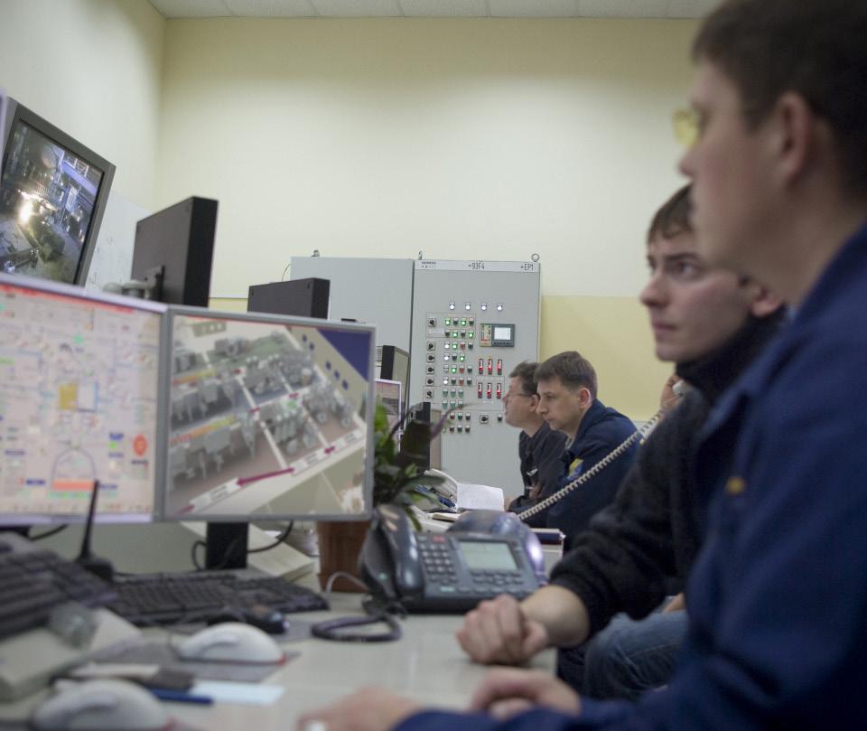 A Plant Simulation: Segít a felhasználóknak észlelni és kiszűrni azokat a problémákat, amelyek költség- vagy időigényes korrigálást igényeltek volna, ha az üzembehelyezést követően derültek volna ki.