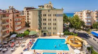 Szobák: A hotel összesen 201 szobával rendelkezik, melyek mindegyike légkondicionált, televízióval, telefonnal, minibárral, bérelhető széffel, a fürdőszoba hajszárítóval felszerelt.